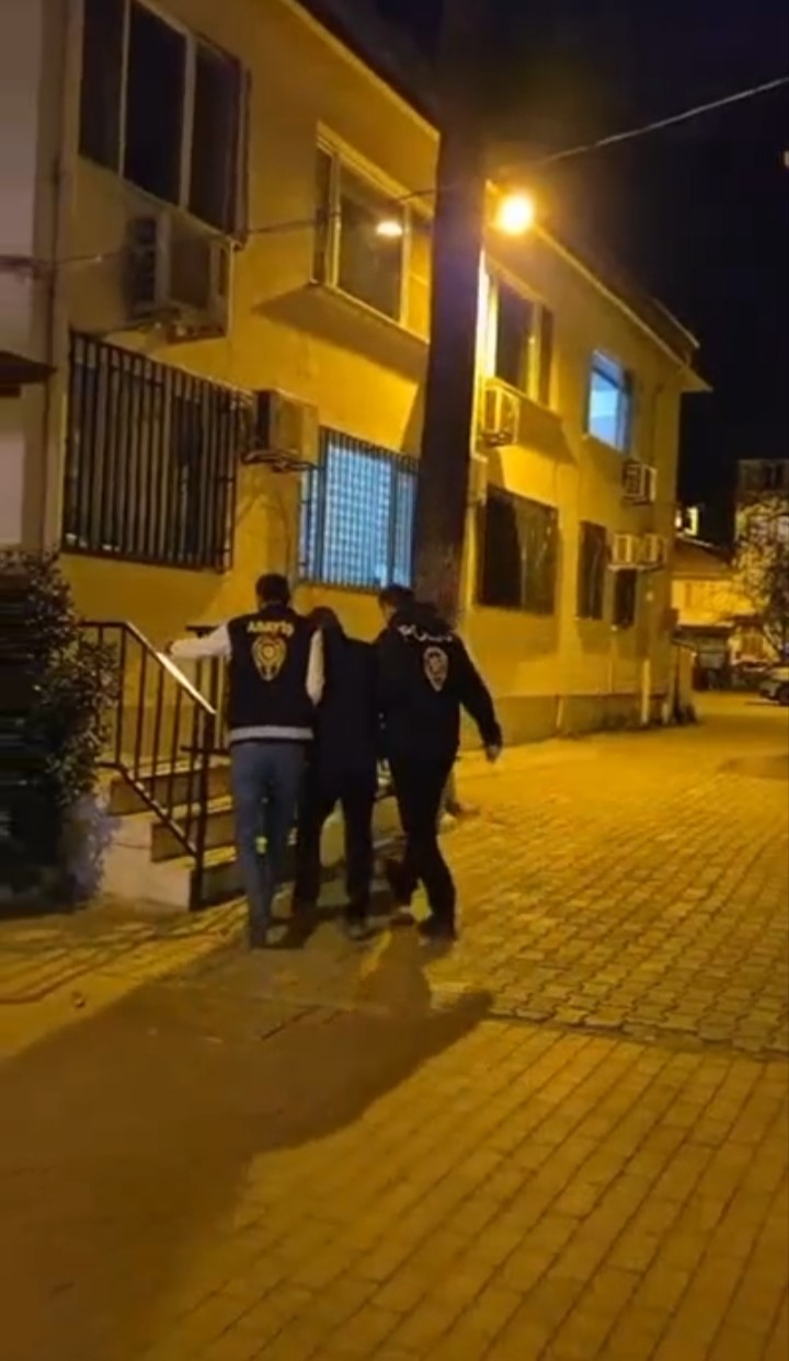 12 yil 6 ay hapis cezasi bulunan firari iznikte yakalandi 1 D1Rva3ed