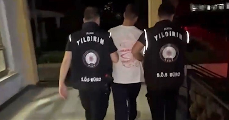 12 yıl 6 ay hapis cezasıyla aranıyordu, kovalamaca sonrası yakalandı 4 12 yil 6 ay hapis cezasiyla araniyordu kovalamaca sonrasi yakalandi 0