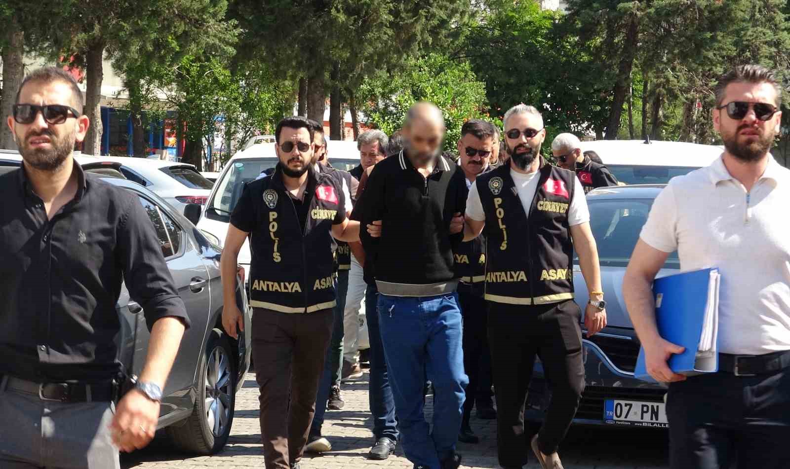 12 yil sonra aydinlanan cinayetin suphelileri adliyeye sevk edildi 0 A59IPm4w