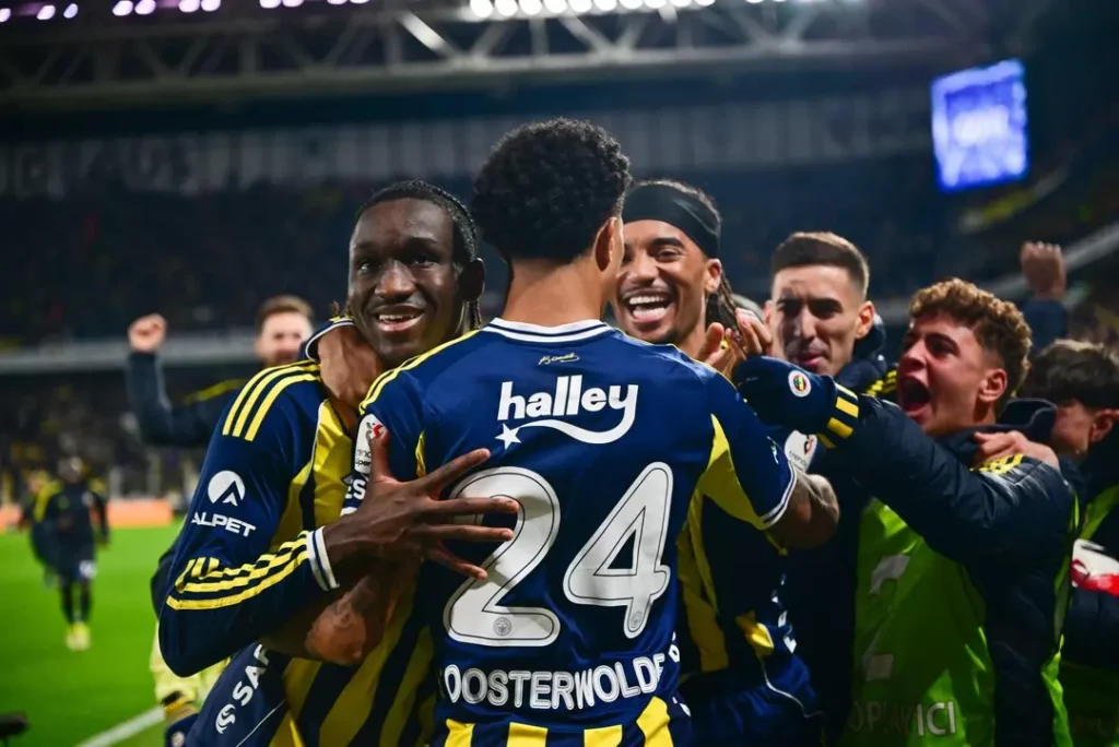 Fenerbahçe – Samsunspor maçında Guendouzi’den hakeme tepki 1 FENERBAHÇE