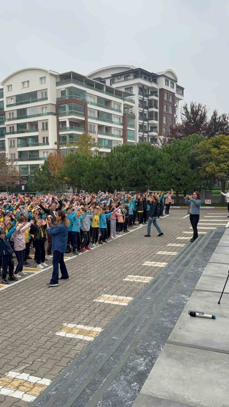 120o ogrenci derse sporla basliyor 2 2MnZQ4Hy