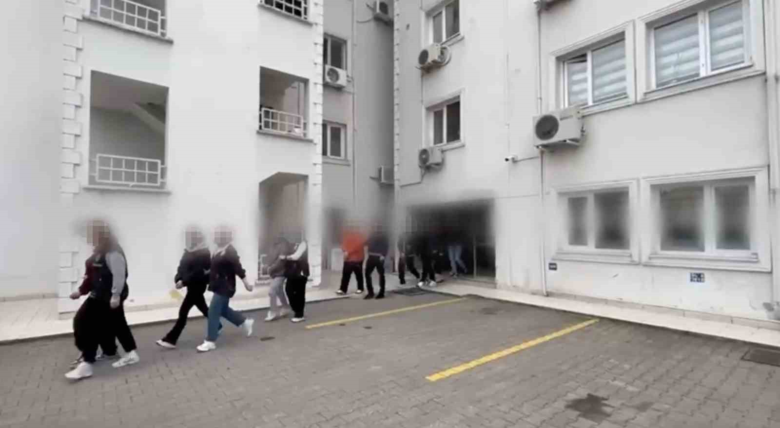 13 ilde eş zamanlı yasa dışı bahis operasyonu: 71 gözaltı, 53 tutuklama 7 13 ilde es zamanli yasa disi bahis operasyonu 71 gozalti 53 tutuklama 3 gcGNA68U