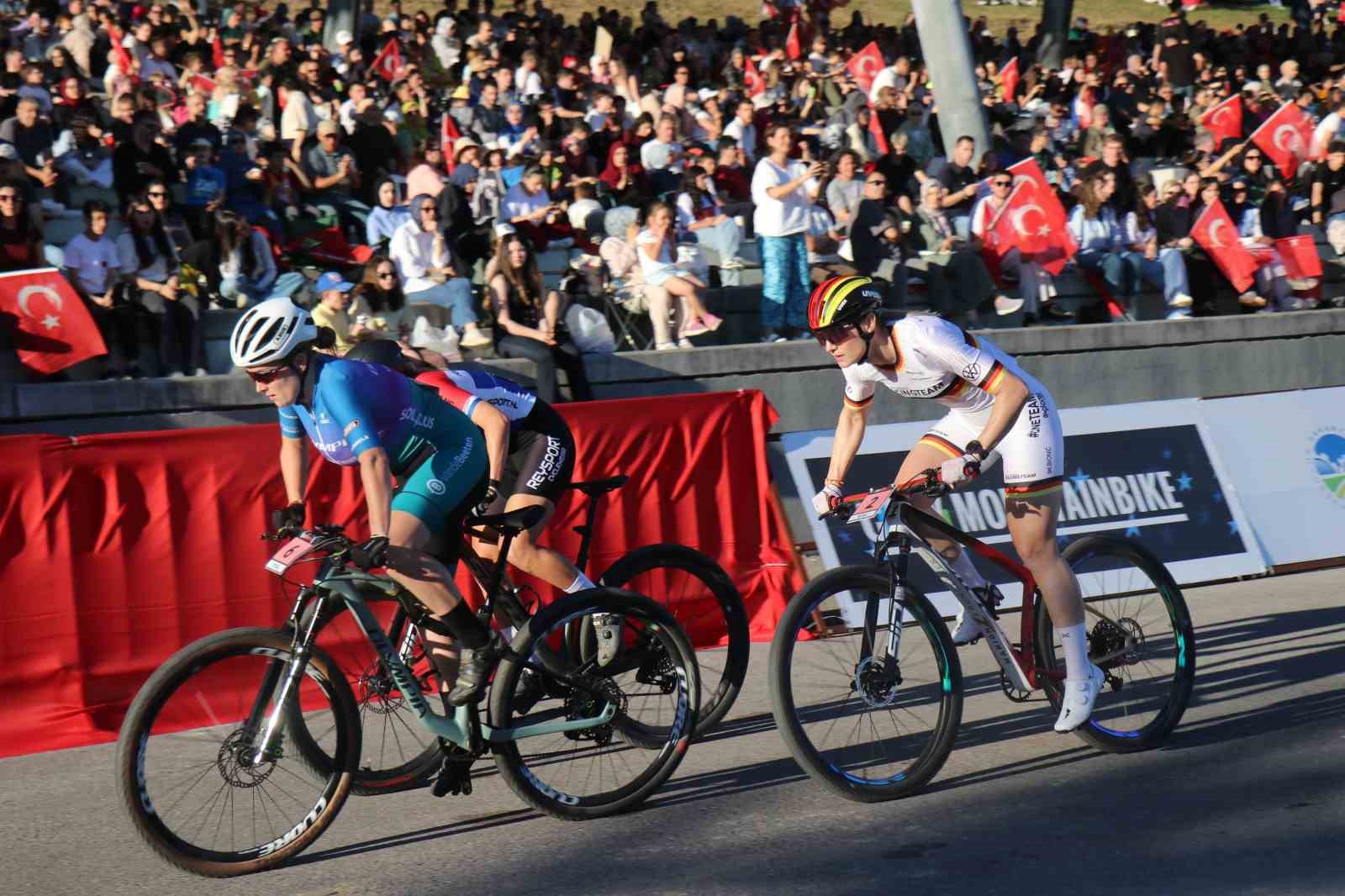 13 ülkeden 50 sporcu dünyanın en iyisi olmak için pedal çevirdi 4 13 ulkeden 50 sporcu dunyanin en iyisi olmak icin pedal cevirdi 0 NUFNjeHD