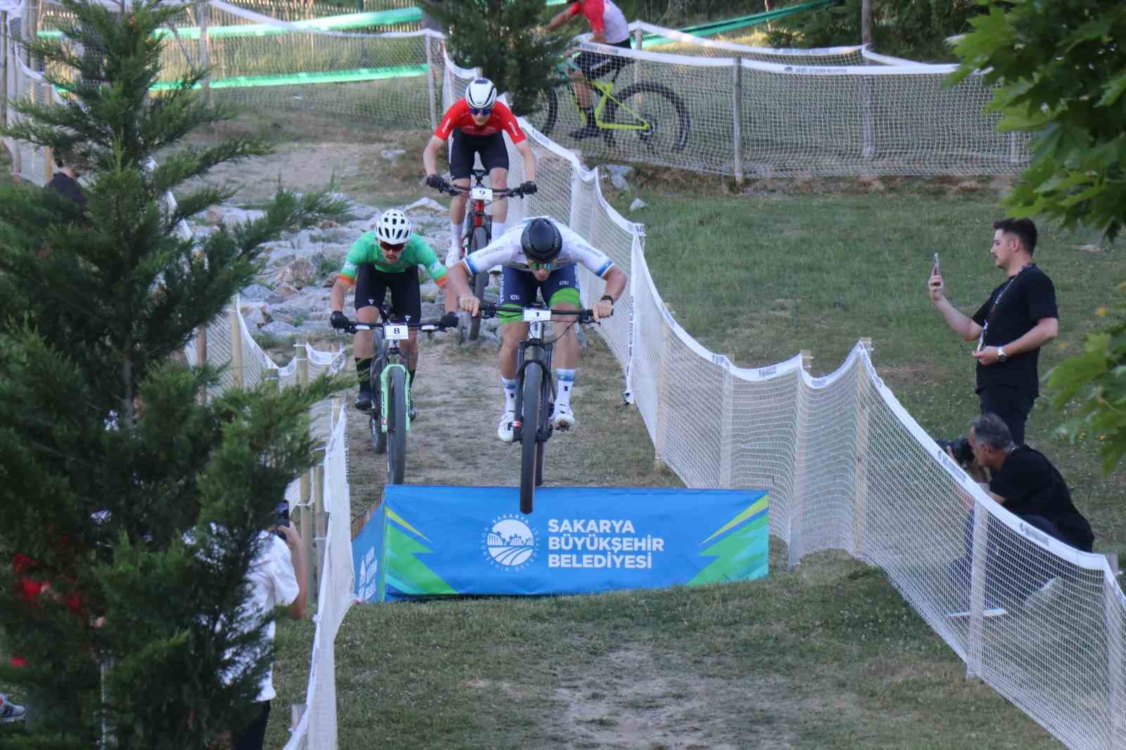 13 ülkeden 50 sporcu dünyanın en iyisi olmak için pedal çevirdi 5 13 ulkeden 50 sporcu dunyanin en iyisi olmak icin pedal cevirdi 1 NcCzgmRp
