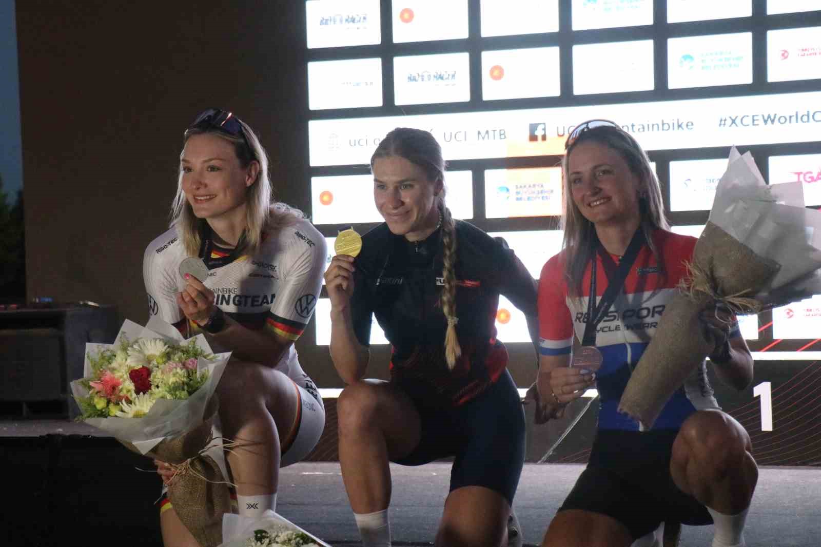 13 ülkeden 50 sporcu dünyanın en iyisi olmak için pedal çevirdi 12 13 ulkeden 50 sporcu dunyanin en iyisi olmak icin pedal cevirdi 8 h6vedtZb
