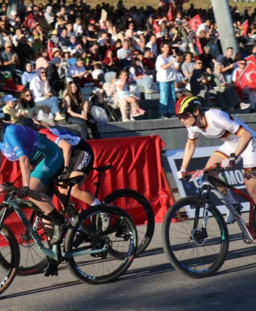 13-ulkeden-50-sporcu-dunyanin-en-iyisi-olmak-icin-pedal-cevirdi-mhnfff9O.jpg