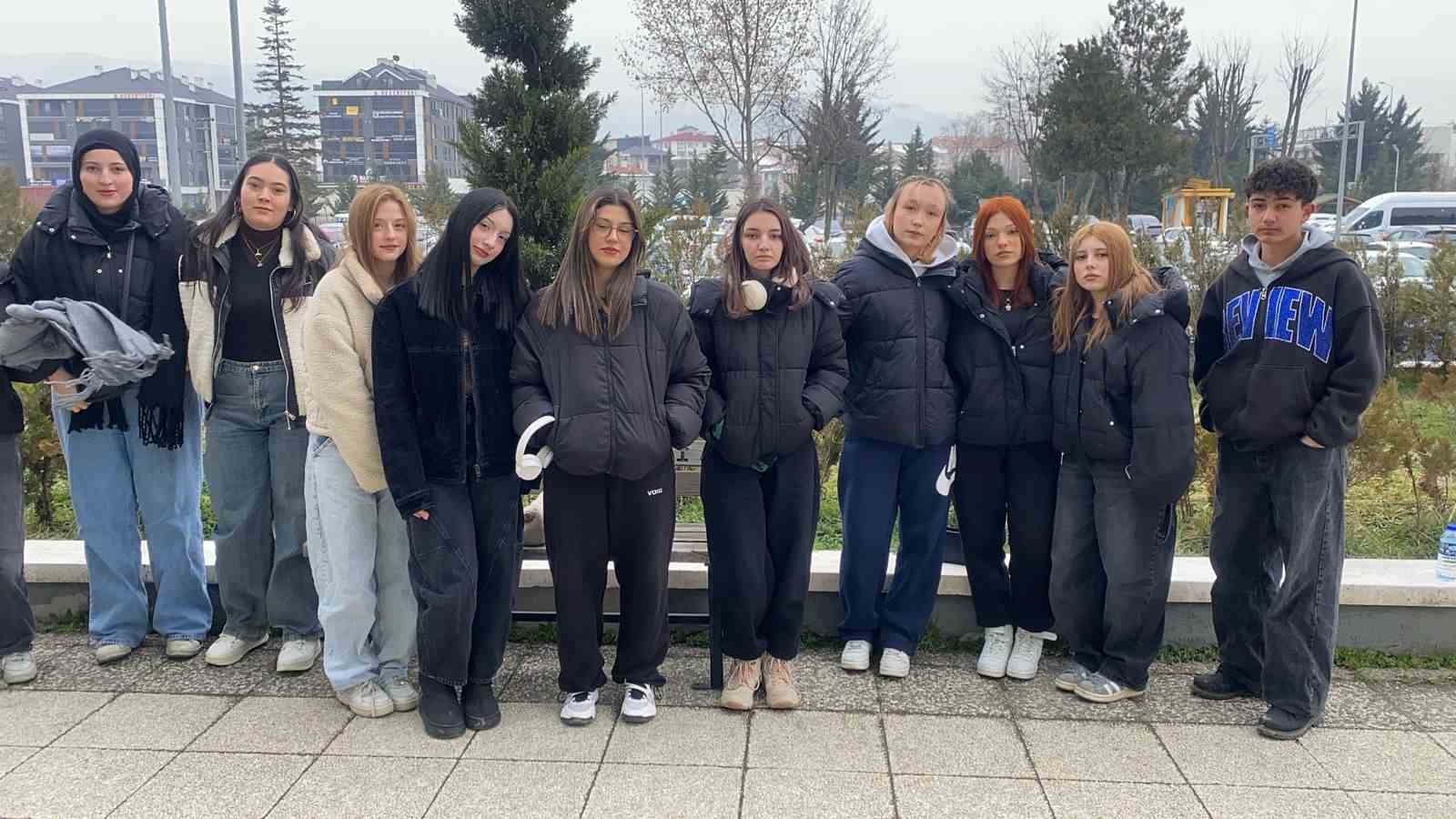 13 yaşındaki çocuğun yumruğuyla ölen Alperen’in ailesine tehdit mesajları 8 13 yasindaki cocugun yumruguyla olen alperenin ailesine tehdit mesajlari 4 HkLST6V9