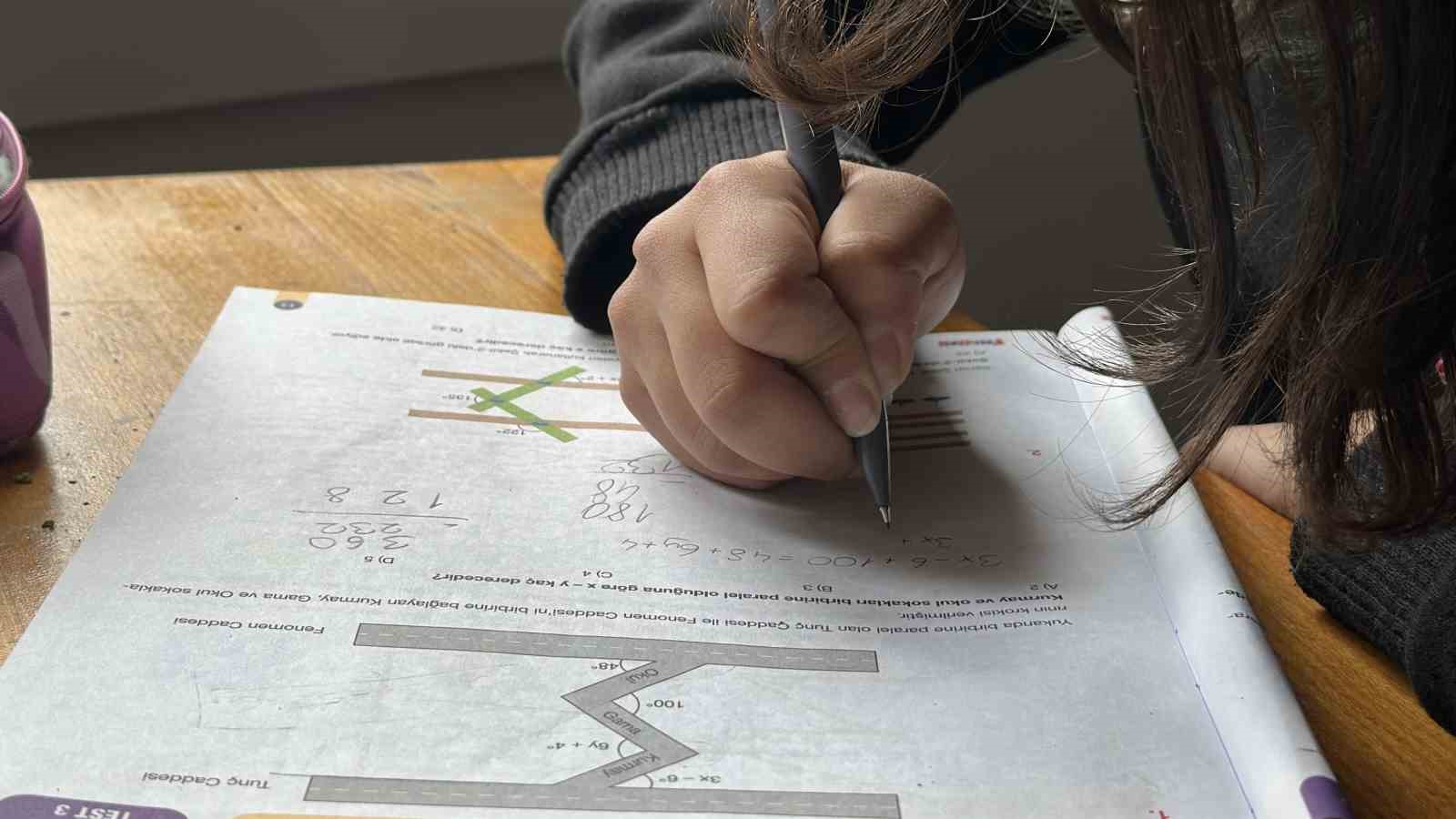 13 yaşındaki Defne Güler Amerikan Matematik Olimpiyatları’nda altın madalya kazandı 7 13 yasindaki defne guler amerikan matematik olimpiyatlarinda altin madalya kazandi 3 EHLakgZG