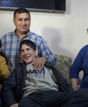 13-yasindaki-ikizler-kromozom-4q-delesyon-sendromu-ile-mucadele-ediyor-u8J4ZzEr.jpg