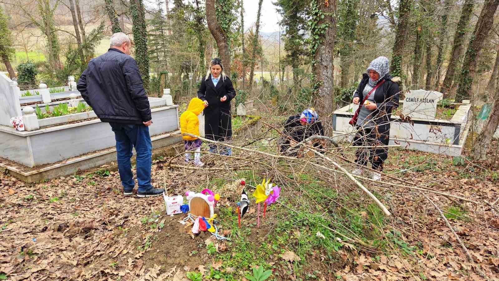 13 yasindaki kizlarini kazada kaybeden ailenin en aci bayrami 4 OpLLUqG3