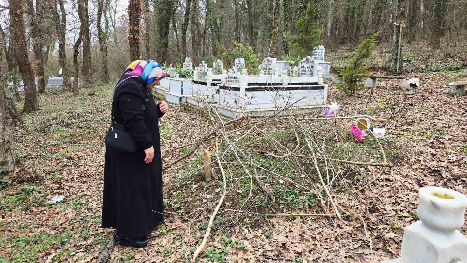 13 yasindaki kizlarini kazada kaybeden ailenin en aci bayrami 6 MmpYDDsN