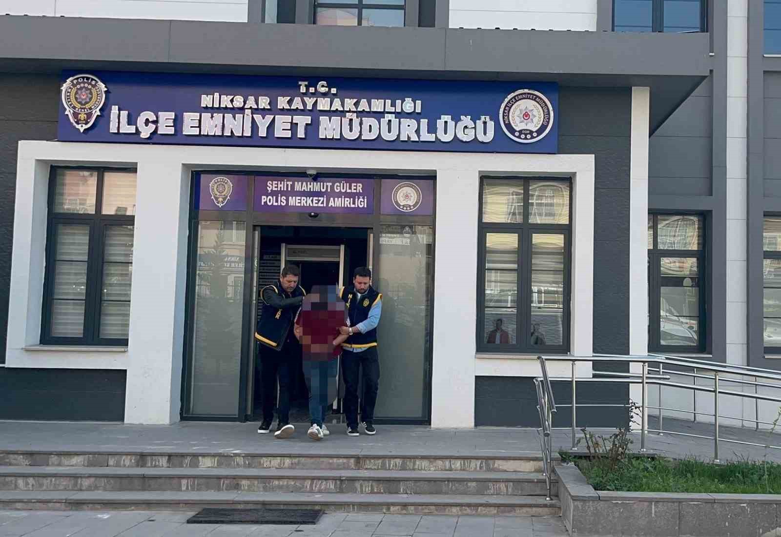 13 yil hapis cezasi bulunan hukumlu tokatta yakalandi 0 ZvYctevC
