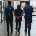 13-yil-hapis-cezasiyla-aranan-sahis-havalimaninda-yakalandi-p9XnnZmd.jpg