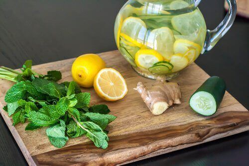 3 Günde Şişkinliğe Son! Kadınların Yeni Gözdesi Limon Detoksu ile Vücut Yenileniyor