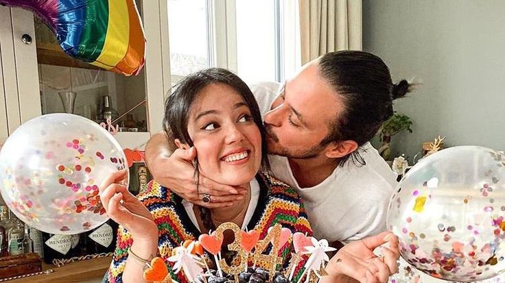  Pelin Akil ve Anıl Altan’dan Porto’da Sürpriz Aile Kareleri”