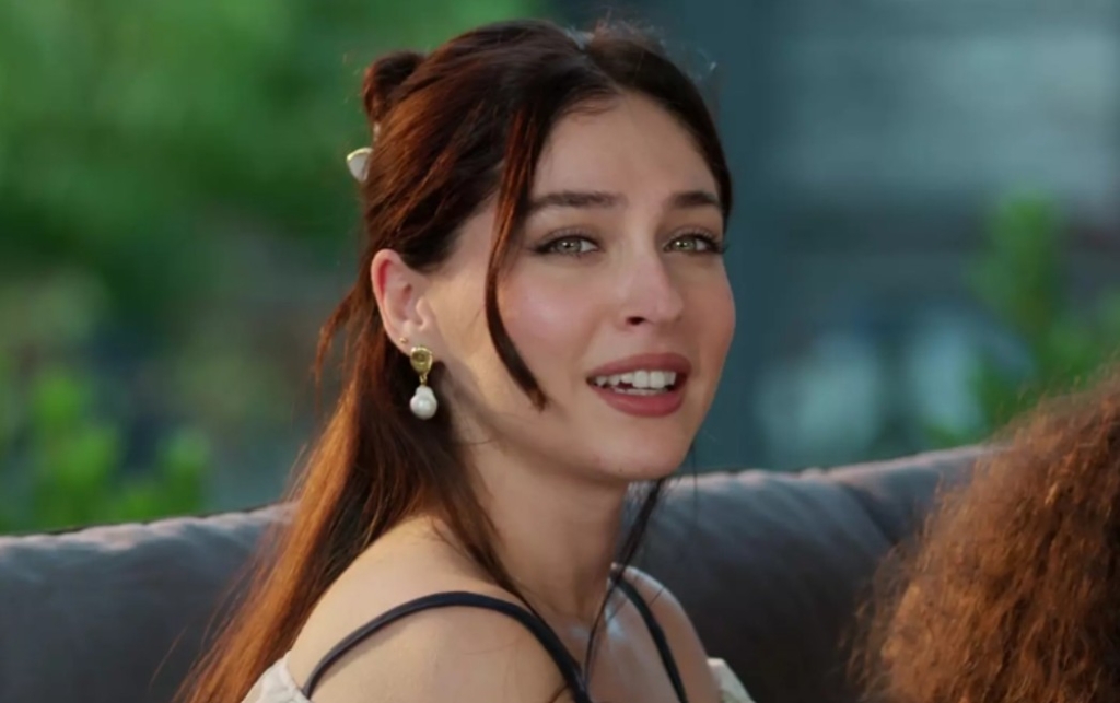 Cemre Baysel’in Tavırları Neden Sosyal Medyada Gündem Oldu?