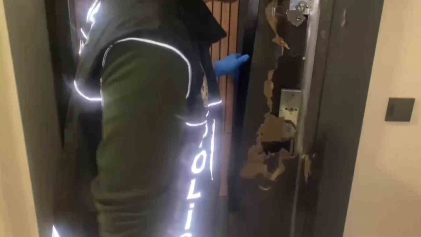 14 bin adet sentetik eczayi icmek icin aldigini soyleyen sahis tutuklandi 0 ILUpZlM2