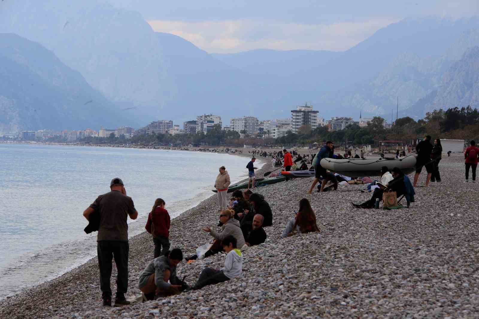 14 ilde sari kod uyarisi verilirken antalyada bahar havasi yasandi 3 l3BvZucr