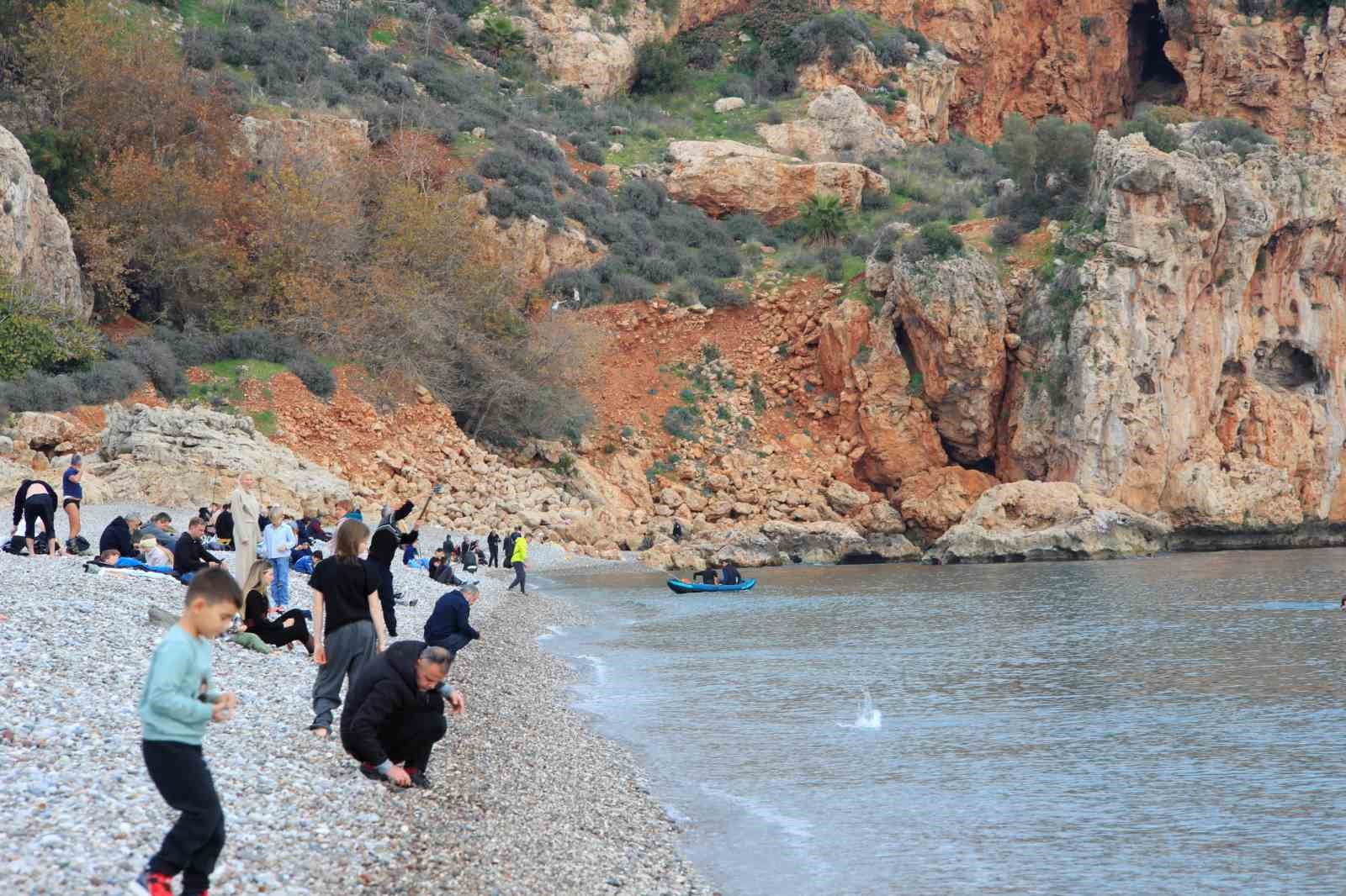 14 ilde sari kod uyarisi verilirken antalyada bahar havasi yasandi 4 ZSCwUhEV