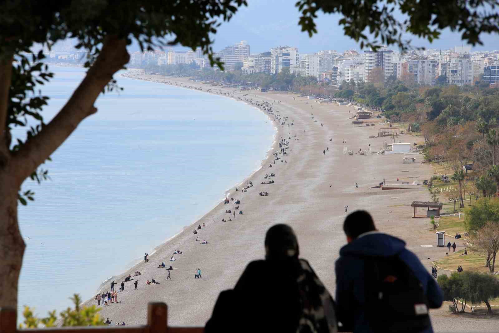 14 ilde sari kod uyarisi verilirken antalyada bahar havasi yasandi 5 mSbNItjO