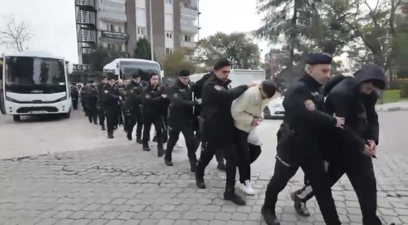 14 kisinin tutuklandigi yasa disi bahis operasyonunda 26 milyar tl islem hacmi belirlendi 1 Xy9ii4FH