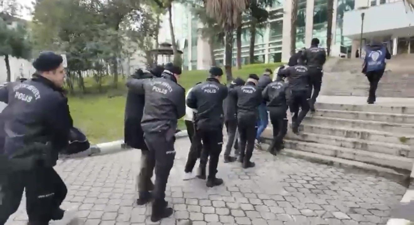 14 kisinin tutuklandigi yasa disi bahis operasyonunda 26 milyar tl islem hacmi belirlendi 2 Gs4uuO5p