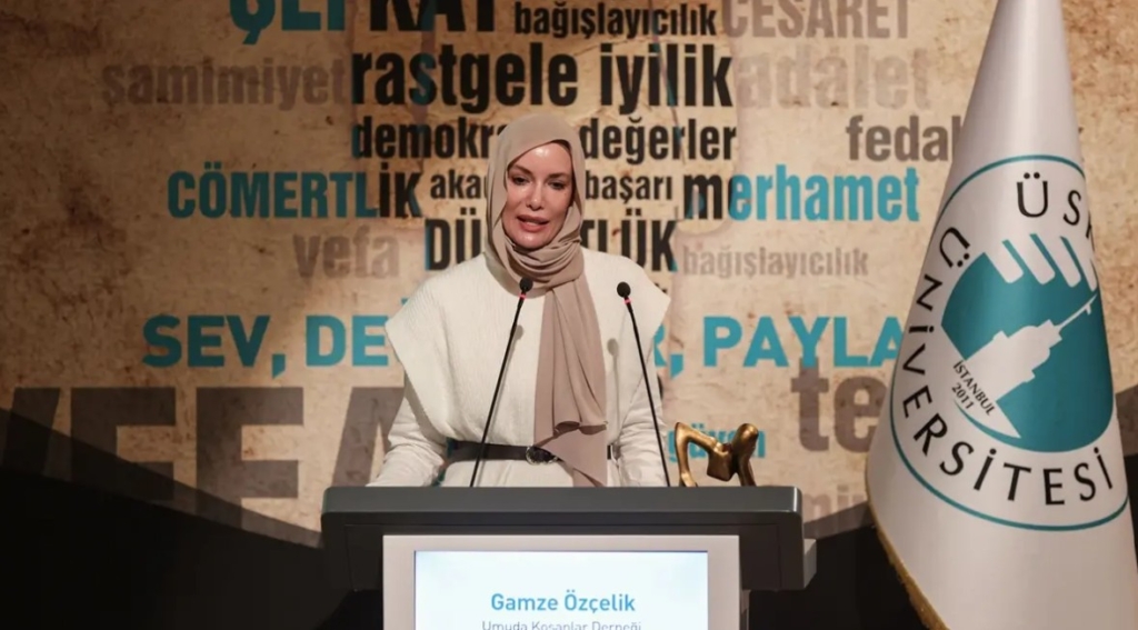 Gamze özçelik kimdir?