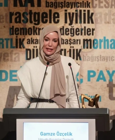 Gamze özçelik kimdir?