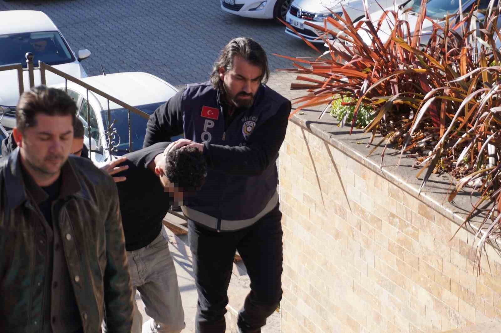 15 gun arayla bir kisiyi bicakladi bir kisiyi de oldurdu 1 A8m3hCBb