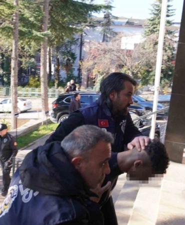15-gun-arayla-bir-kisiyi-bicakladi-bir-kisiyi-de-oldurdu-xRlMVTTC.jpg