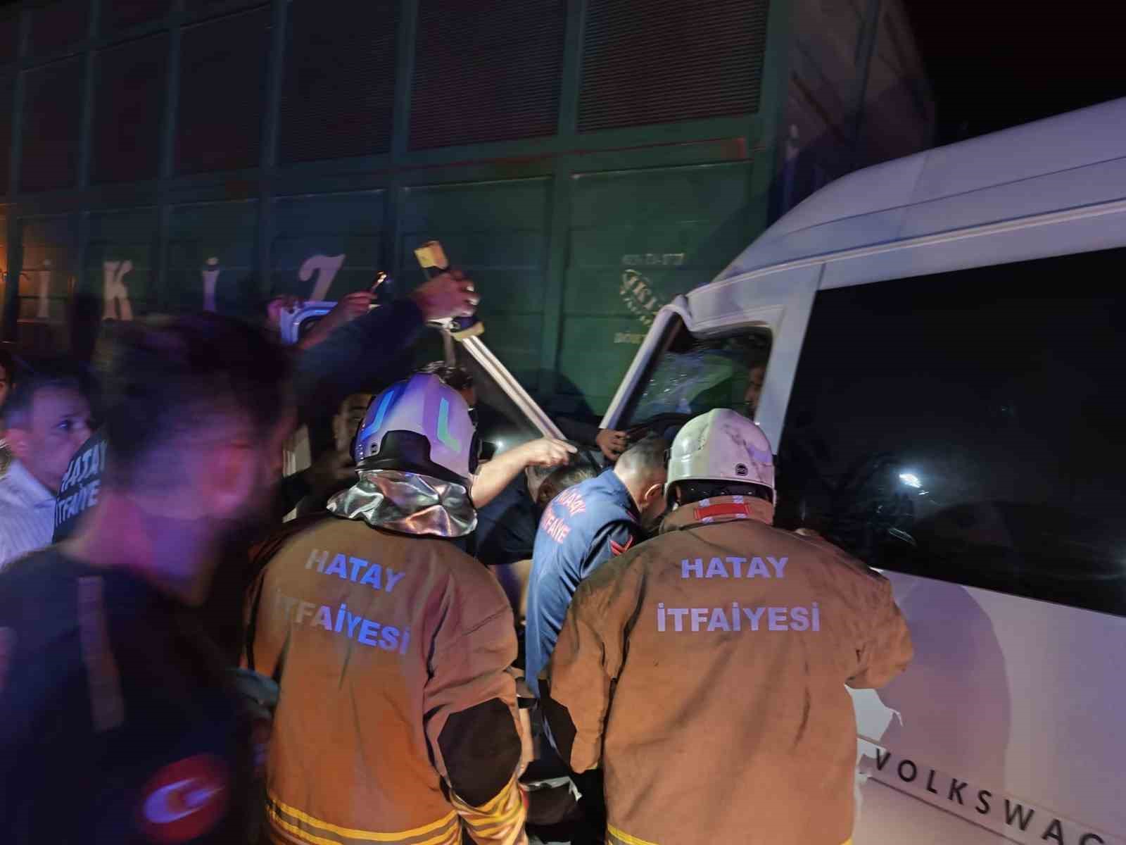 15 kişinin yaralandığı kazada yaralanan genç kız verdiği yaşam mücadelesini kaybetti 6 15 kisinin yaralandigi kazada yaralanan genc kiz verdigi yasam mucadelesini kaybetti 2 2bNelyZl