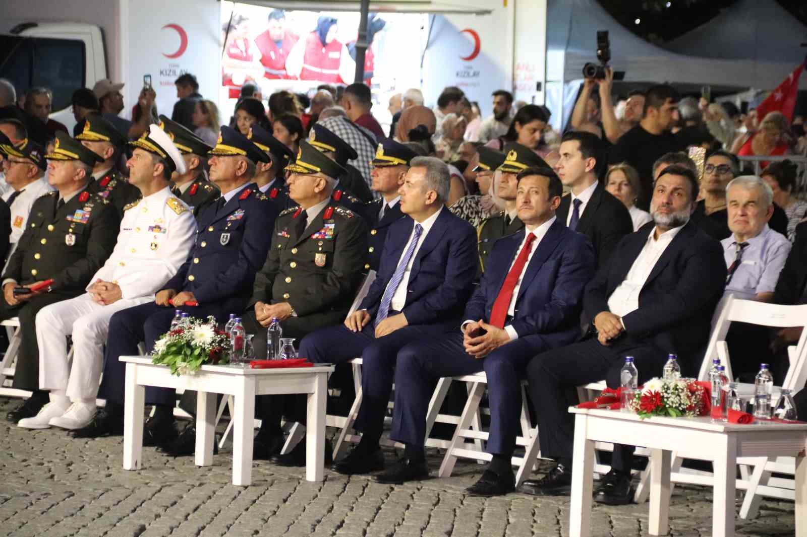 15 Temmuz Demokrasi ve Milli Birlik Günü’nde binlerce İzmirli tek yürek oldu 4 15 temmuz demokrasi ve milli birlik gununde binlerce izmirli tek yurek oldu 0 V3mLjL5H