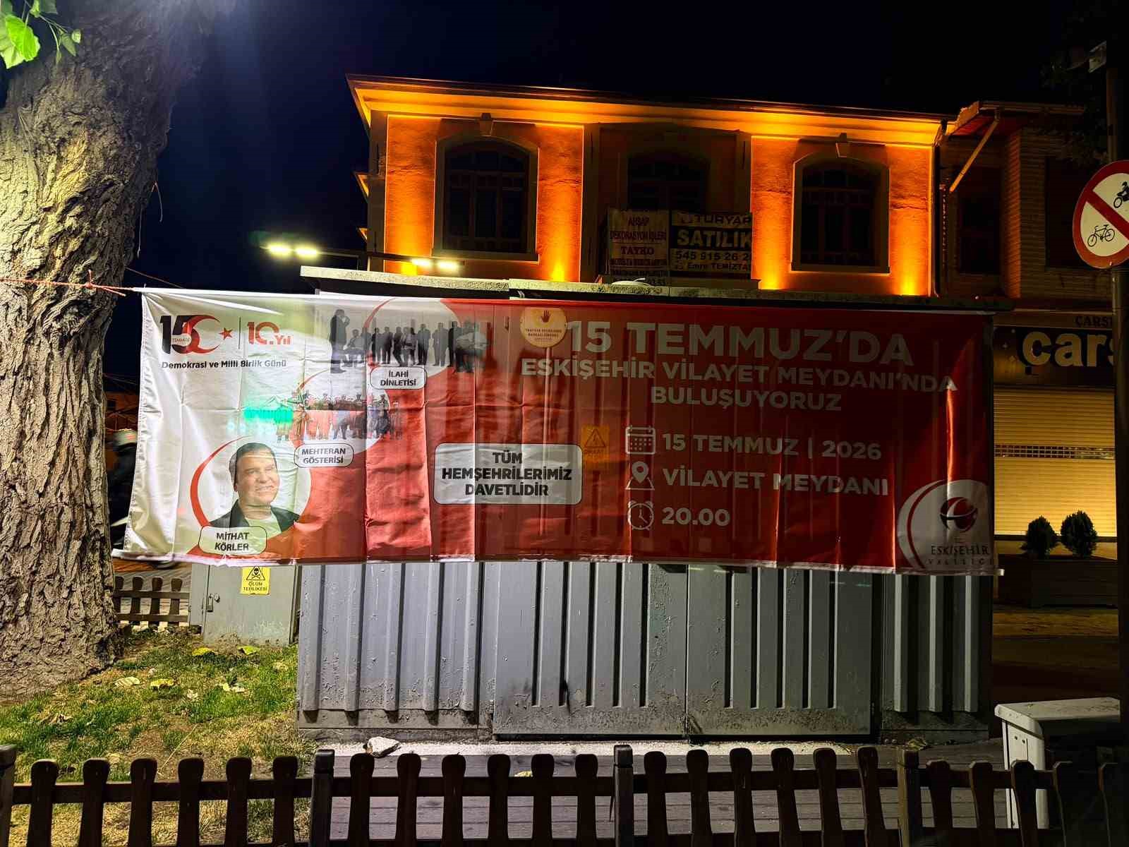 15 Temmuz pankartını indiren görevli, Ömer Halisdemir için "Kim o" dedi 5 15 temmuz pankartini indiren gorevli omer halisdemir icin kim o dedi 1 RefRCOPF