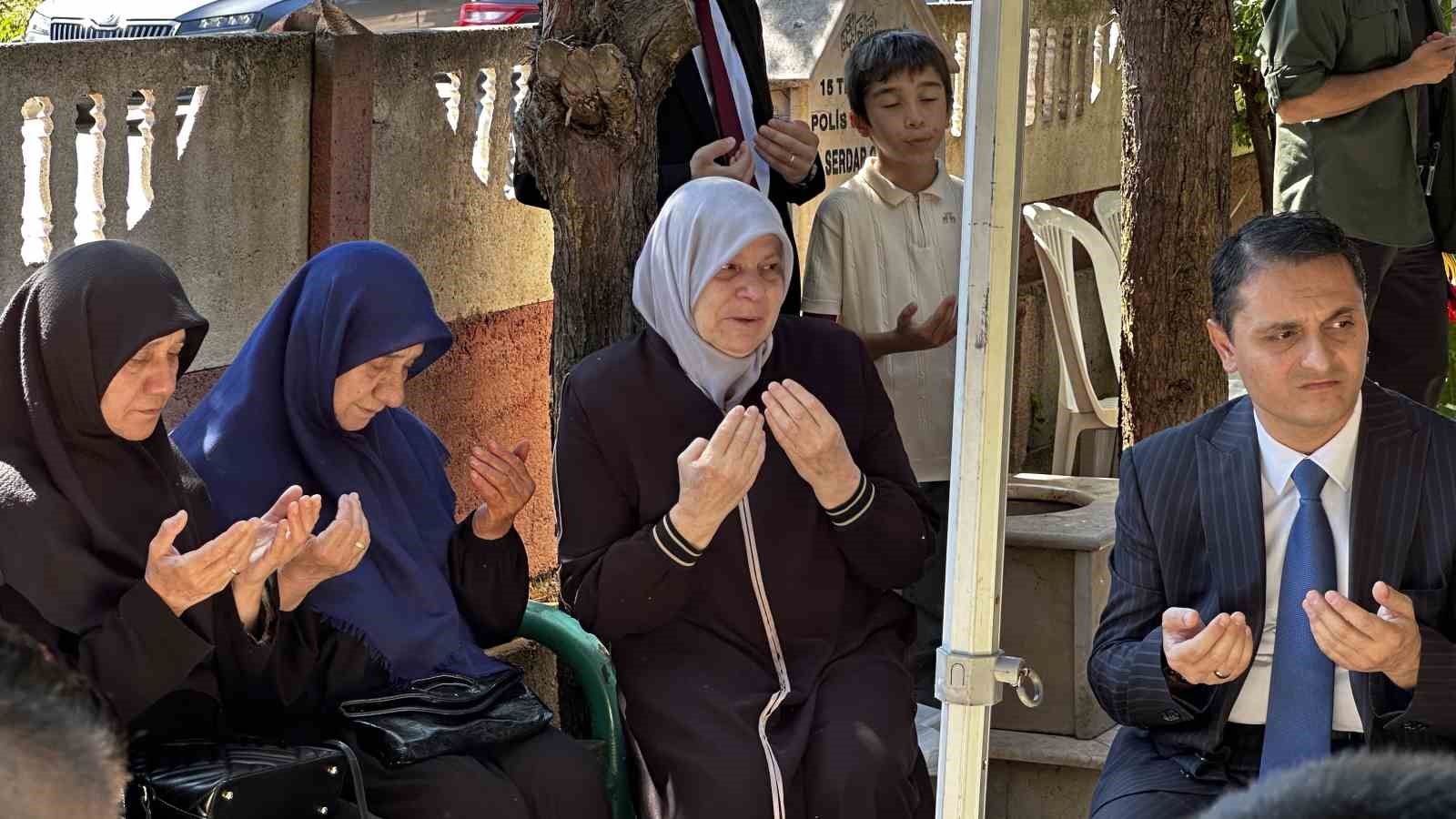 15 Temmuz şehidi, 10’uncu yıl dönümünde mezarı başında anıldı 8 15 temmuz sehidi 10uncu yil donumunde mezari basinda anildi 4 VK7TMPPO