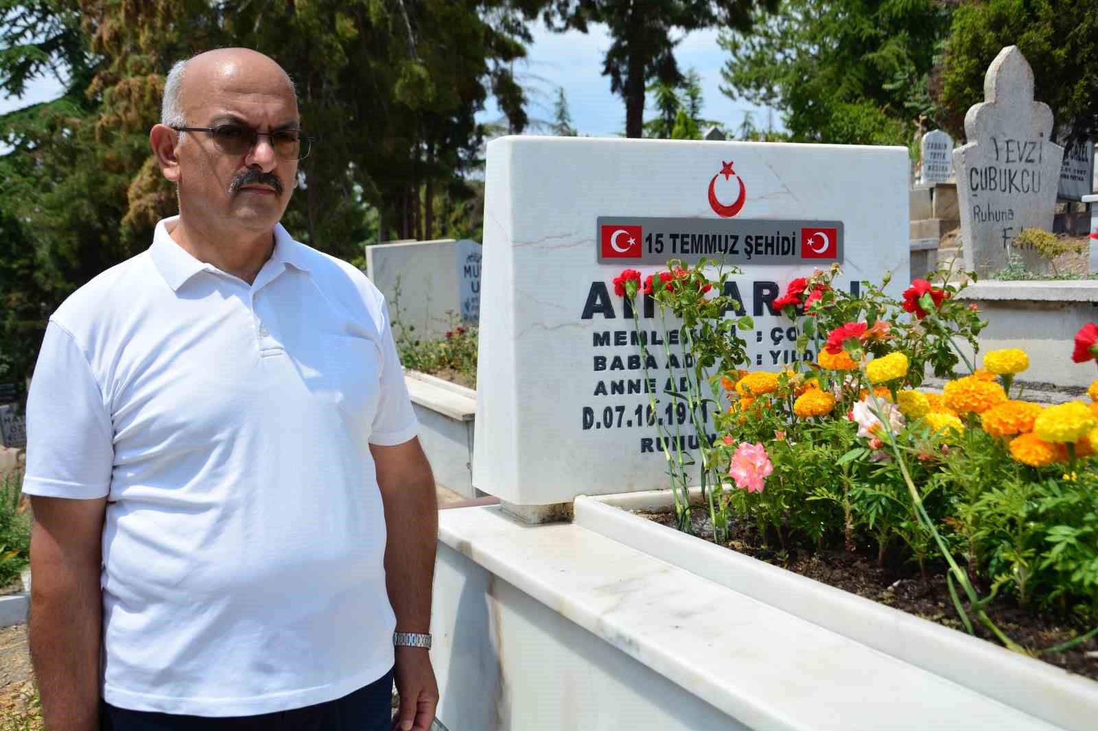 15 Temmuz şehidi Ali Karslı kabri başında dualarla anıldı 4 15 temmuz sehidi ali karsli kabri basinda dualarla anildi 0 Ve9d3dGV