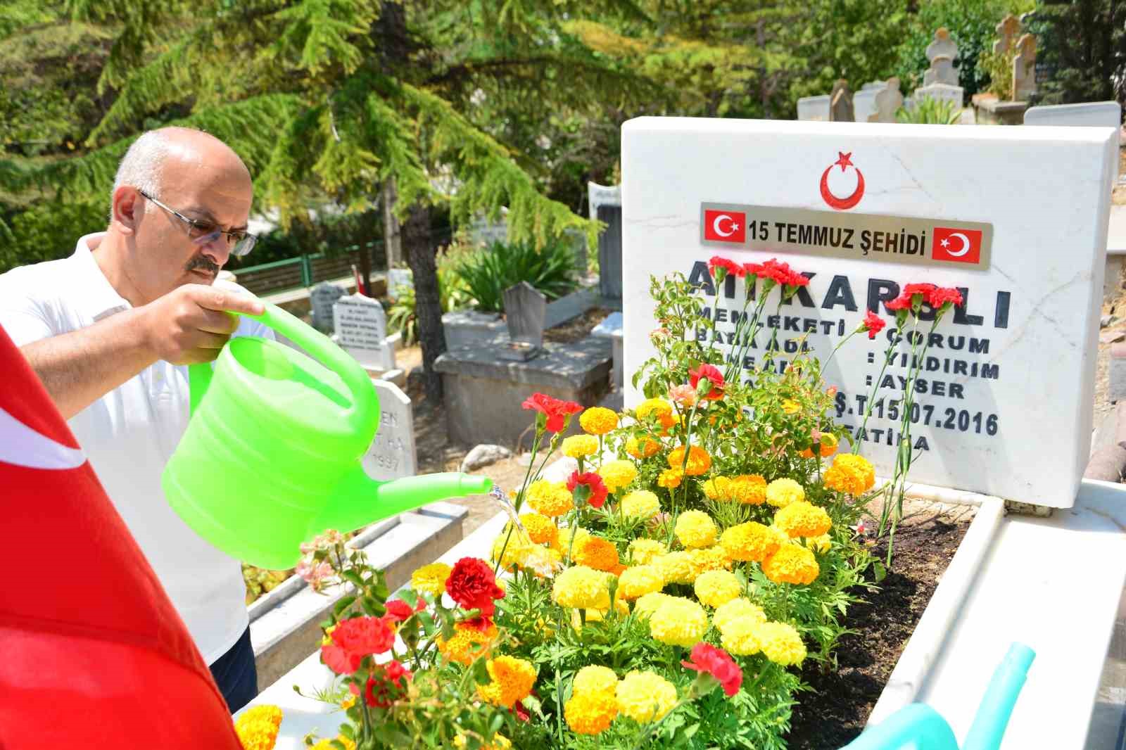 15 Temmuz şehidi Ali Karslı kabri başında dualarla anıldı 5 15 temmuz sehidi ali karsli kabri basinda dualarla anildi 1 UXV6mKY4