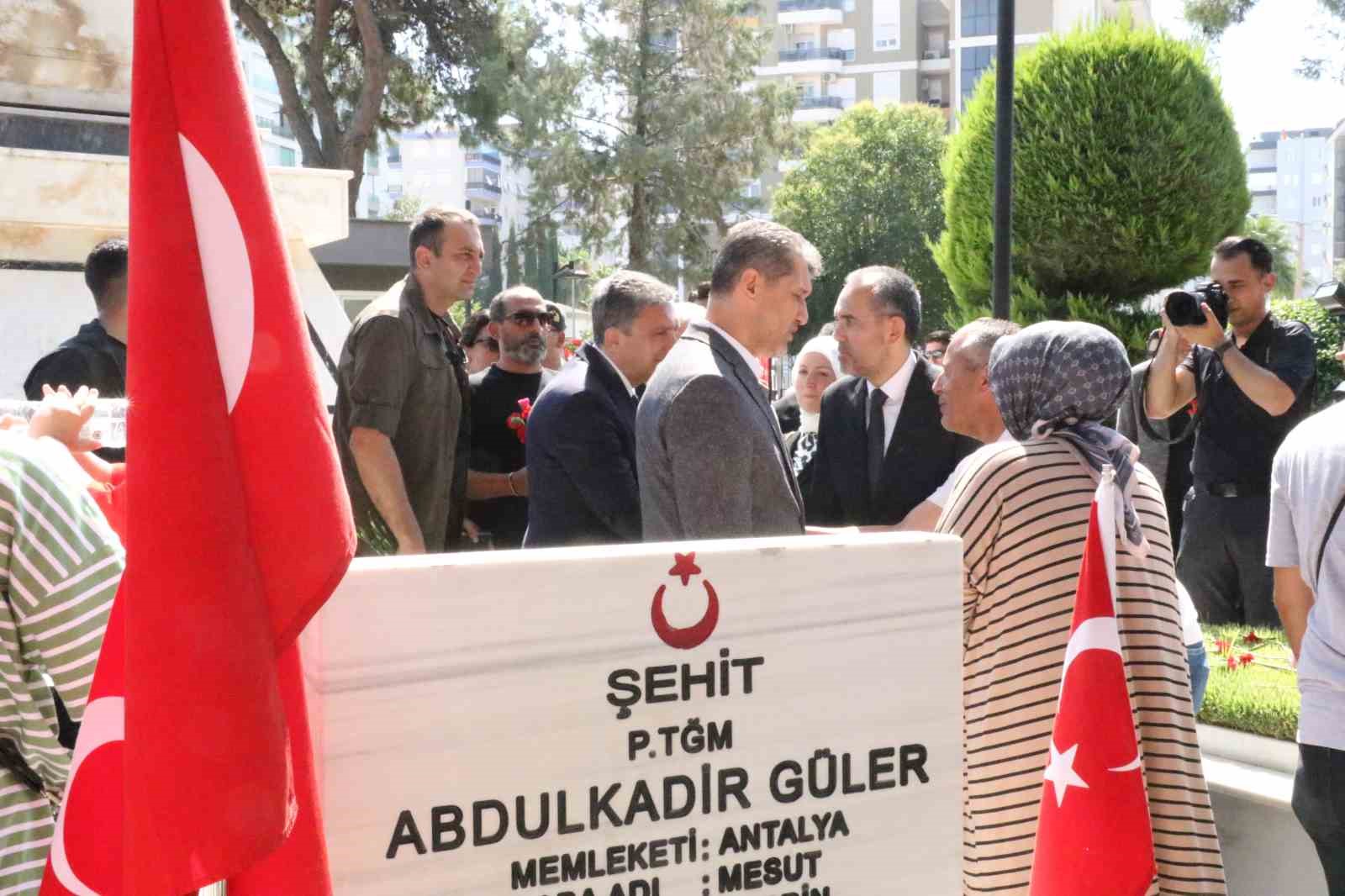 15 Temmuz şehidi annesi: "Onuncu yılındayız, şehidimiz gururumuz, onurumuz, oğlumuz, her şeyimiz" 5 15 temmuz sehidi annesi onuncu yilindayiz sehidimiz gururumuz onurumuz oglumuz her seyimiz 1 tbUrrPVw