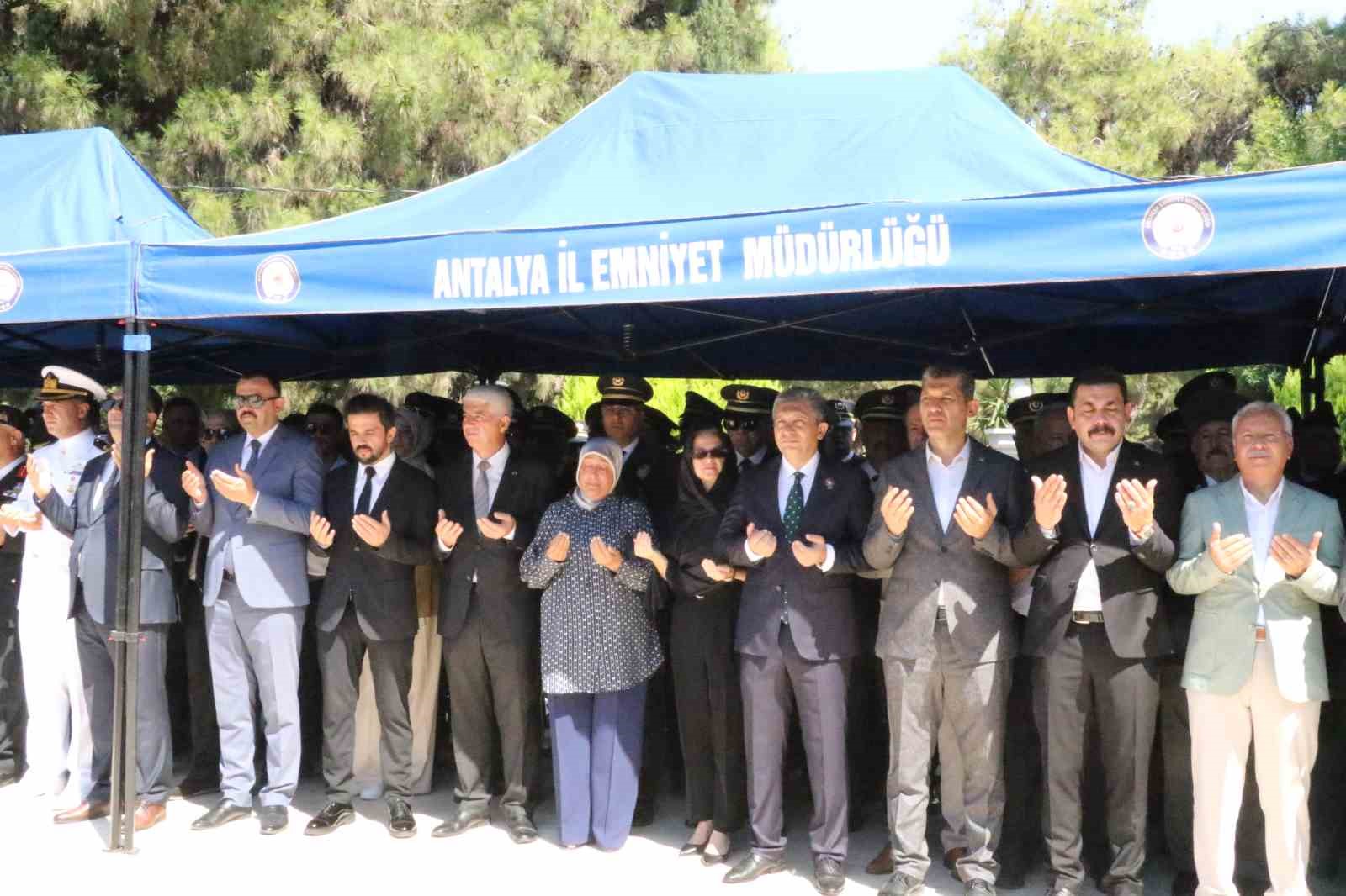 15 Temmuz şehidi annesi: "Onuncu yılındayız, şehidimiz gururumuz, onurumuz, oğlumuz, her şeyimiz" 9 15 temmuz sehidi annesi onuncu yilindayiz sehidimiz gururumuz onurumuz oglumuz her seyimiz 5 IKmISBEM