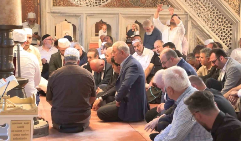 15-temmuz-sehidi-ilhan-varank-dualarla-anildi-fpNnSPXL.jpg