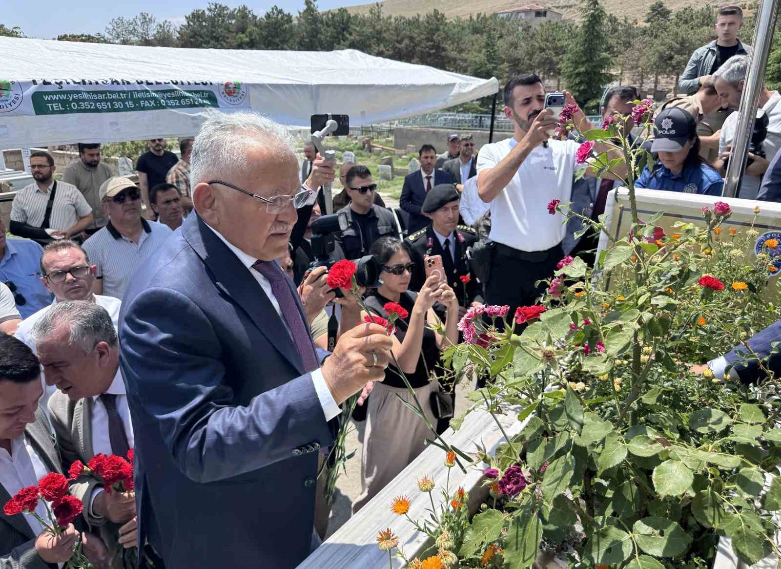 15 Temmuz şehidi Kübra Doğanay, kabri başında anıldı 9 15 temmuz sehidi kubra doganay kabri basinda anildi 5 qjzBkaKr