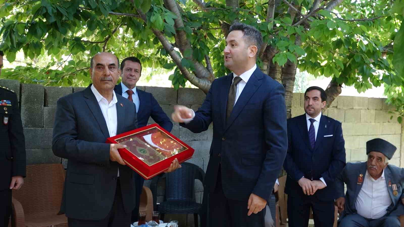 15 temmuz sehidi mezari basinda anildi 0 gsursugB