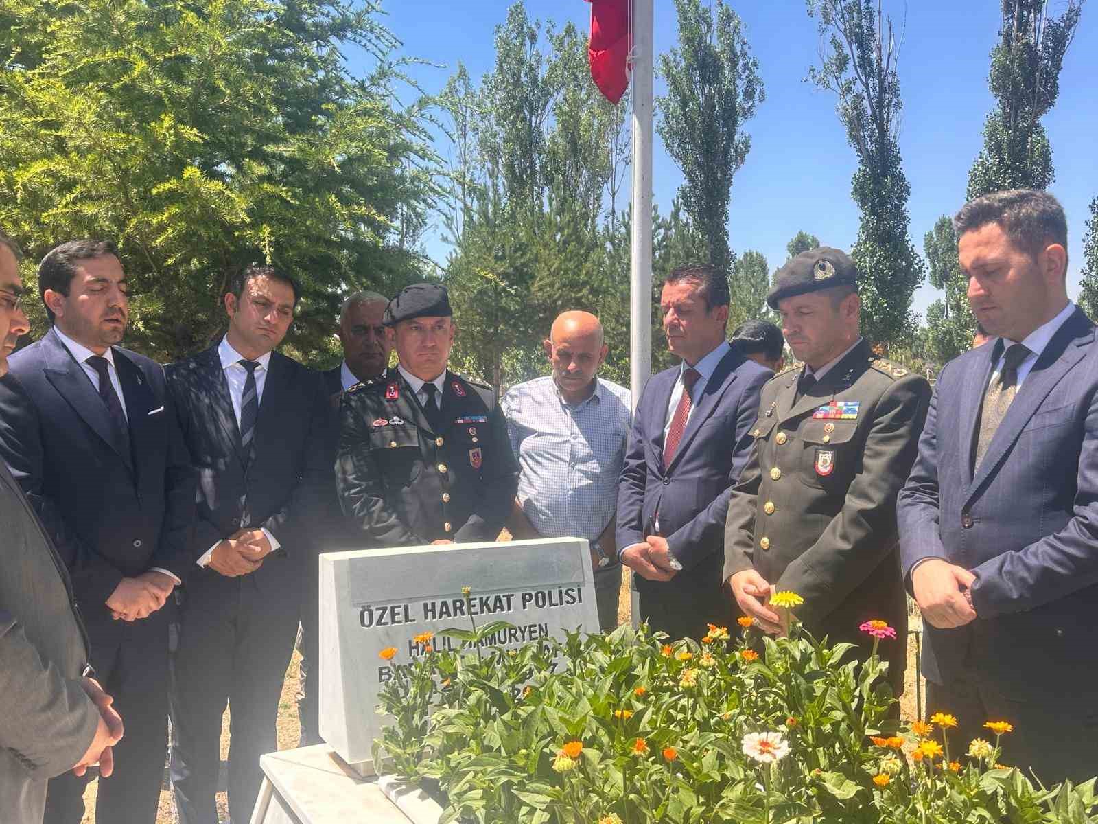 15 temmuz sehidi mezari basinda anildi 4 3FCUOhmb