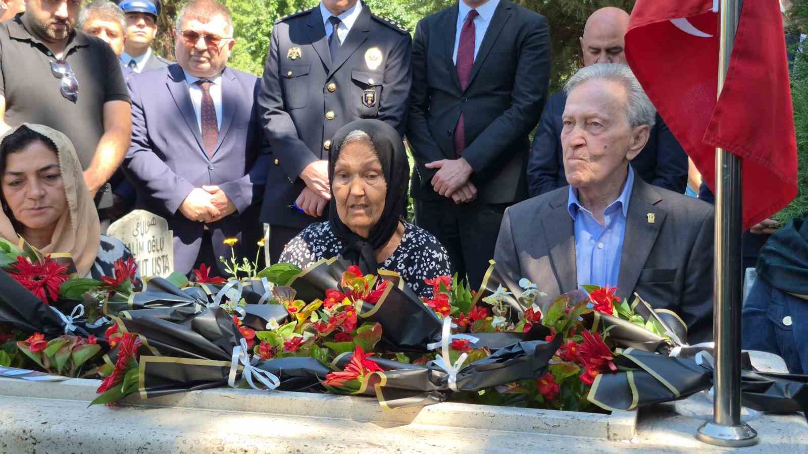 15 Temmuz şehidi Ufuk Baysan kabri başında anıldı 4 15 temmuz sehidi ufuk baysan kabri basinda anildi 0 MKRb2UDK