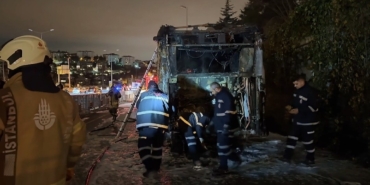 15-temmuz-sehitler-koprusunde-metrobus-alev-alev-yandi-yolcular-tahliye-edildi-Uy4NhRJW.jpg