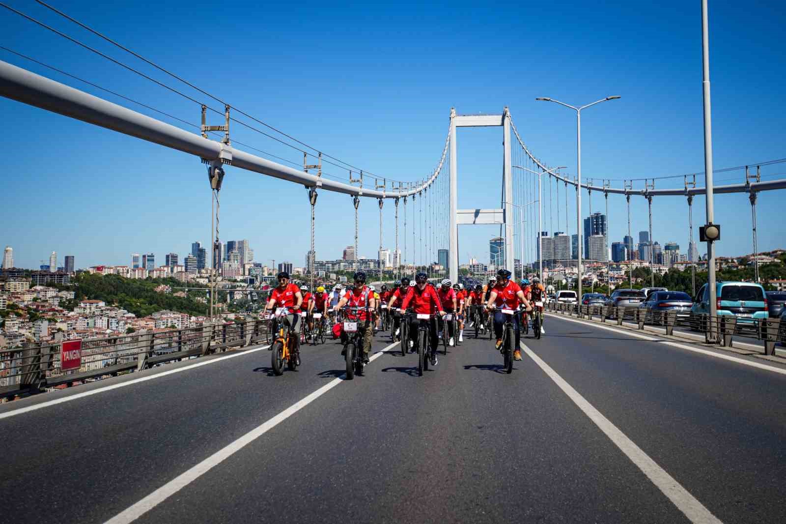 15 temmuz sehitleri anisina dev kortej 4