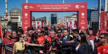 15-temmuz-sehitleri-anisina-dev-kortej-V3QOR7vD.jpg