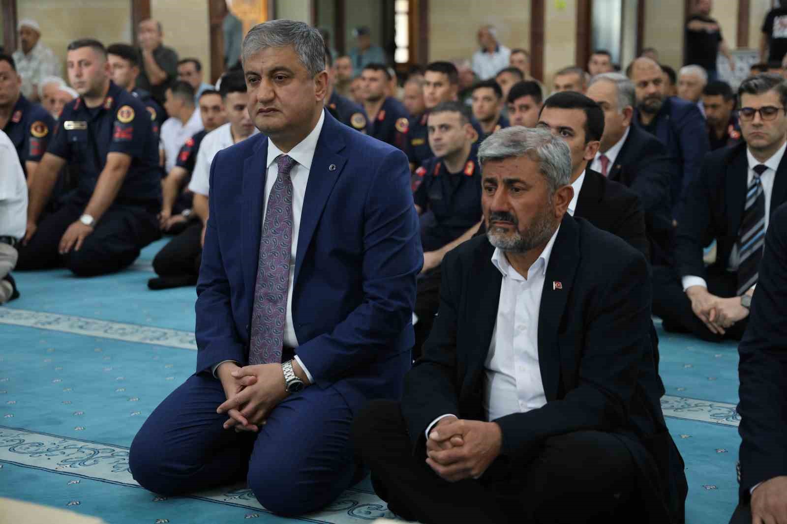 15 temmuz sehitleri dualarla anildi 0 O5RNH5Vr