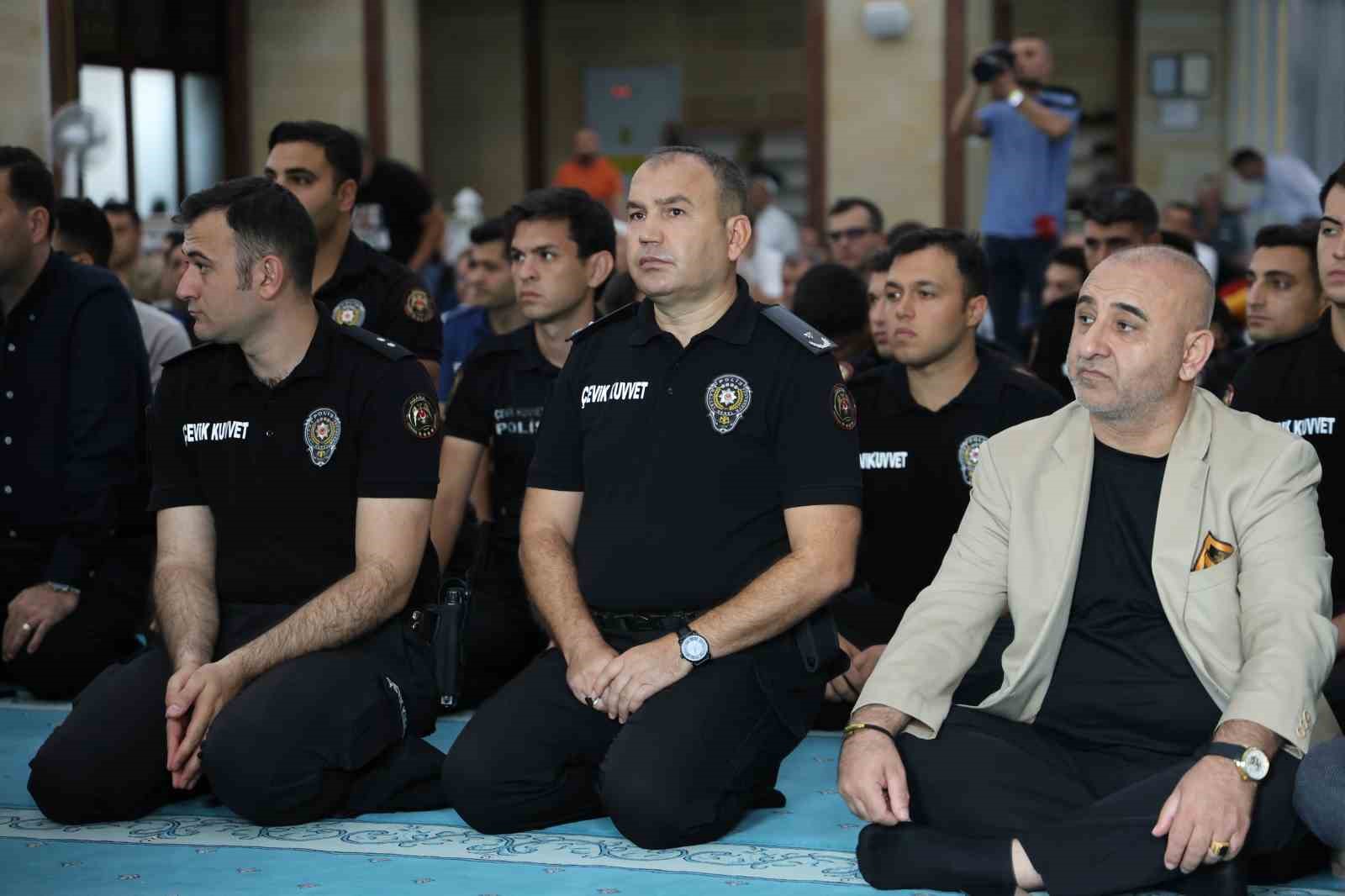 15 temmuz sehitleri dualarla anildi 2 WewPpgL5