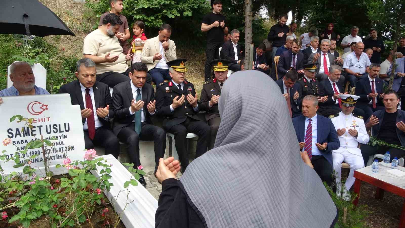 15 temmuz sehitlerinden samet uslu sehadetinin 10 yilinda kabri basinda dualarla anildi 5 ZGf13RjO
