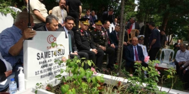 15-temmuz-sehitlerinden-samet-uslu-sehadetinin-10-yilinda-kabri-basinda-dualarla-anildi-aGJ3z2iH.jpg